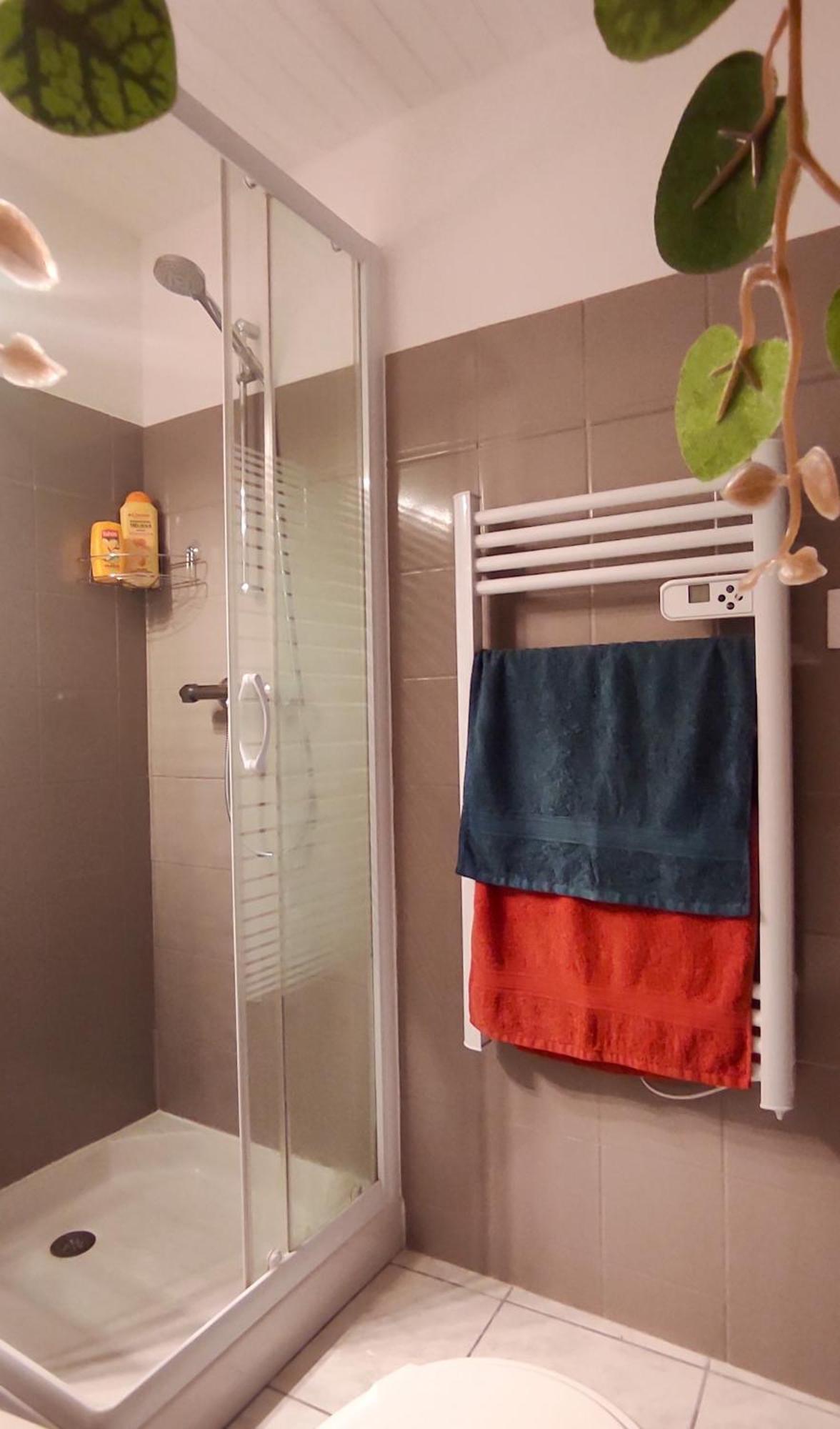 Chambre Independante Avec Salle De Bain Privee Montpezat-sous-Bauzon 外观 照片